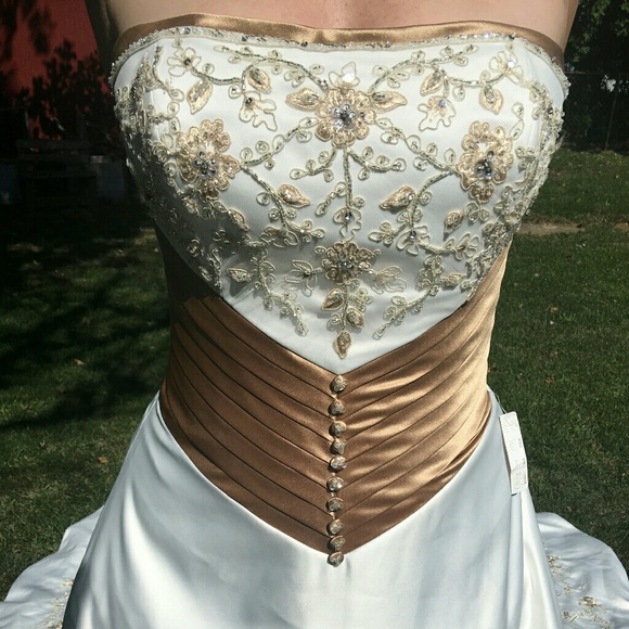Wedding Dress in White Princess’s Royal Bronze Size 10 by Emerald Bridal - Picture 3 of 8